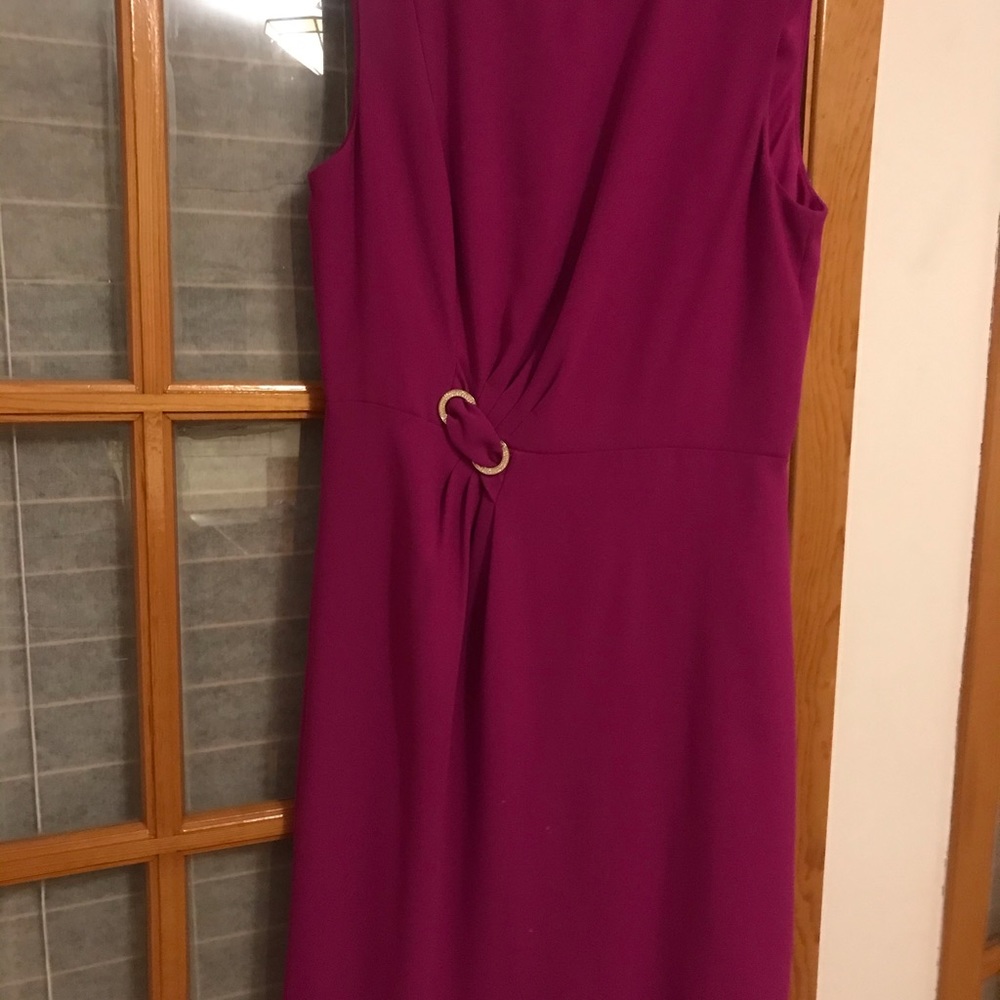 Ivanka trump Magenta size 6 strechy lines dress